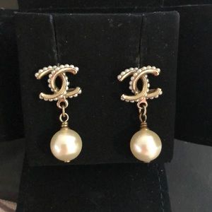Chanel pearl earrings-Authentic